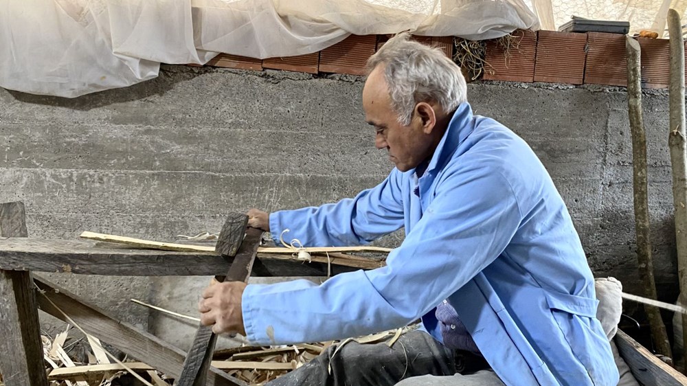 Kanser hastalığına rağmen işini bırakmadı, 51 yıldır aralıksız sürdürüyor: Babasından öğrendiği mesleği yaşatıyor - 7