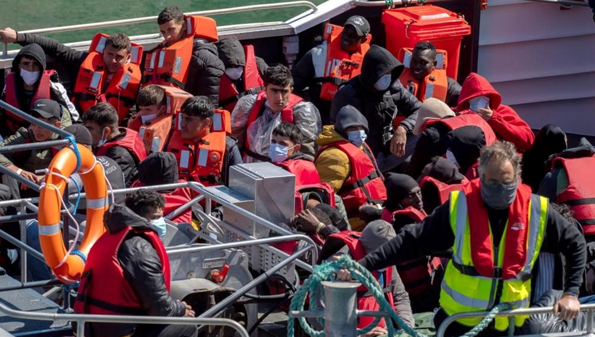 İngiltere, göçmen ve mültecileri 14 Haziran'da Ruanda'ya göndermeye başlayacak