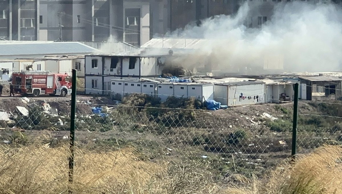 Marmara Üniversitesi'nin kampüs inşaatında yangın Marmara Üniversitesi'nin kampüs inşaatında yangın