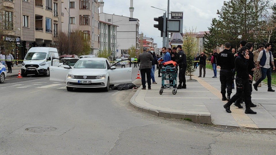 Cezaevinden izinli çıkıp kırmızı ışıkta husumetlisini öldürdü - 1