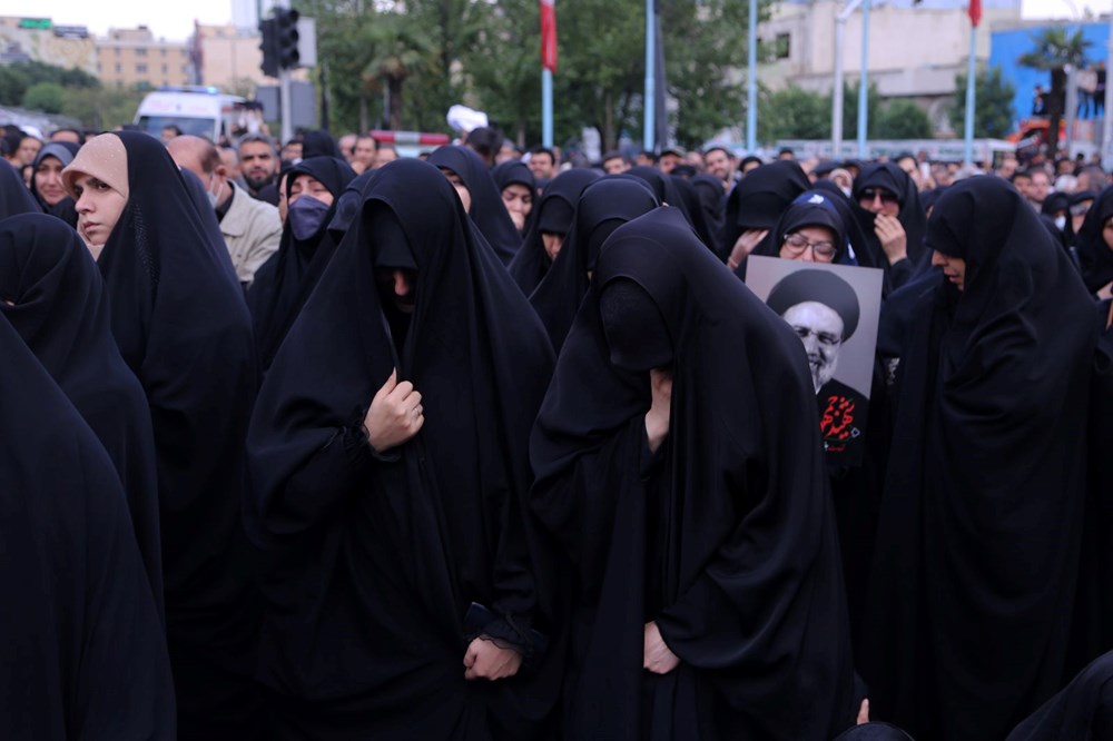 İran Reisi'nin yasını tutuyor - 8