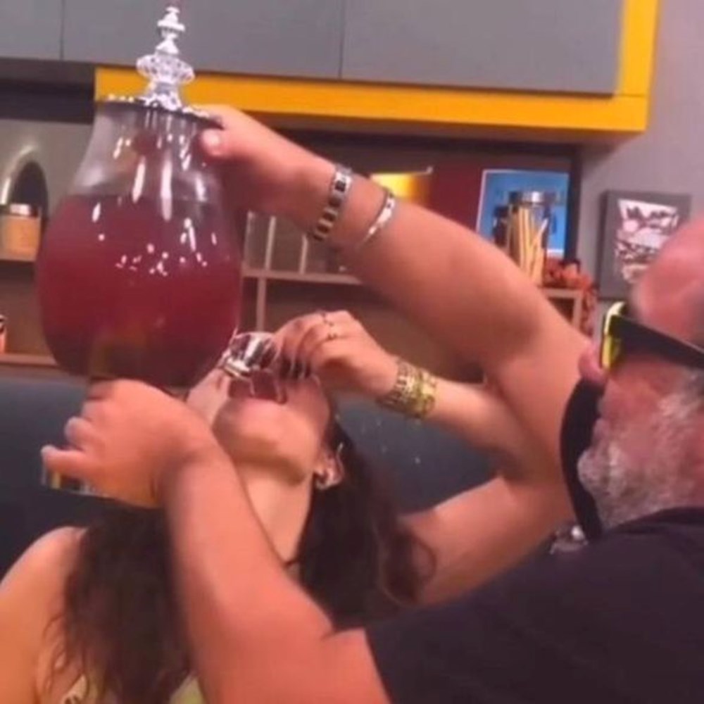 Aslı Bekiroğlu'nun şakası kötü bitti: Yüzünde cam sebil patladı - 2