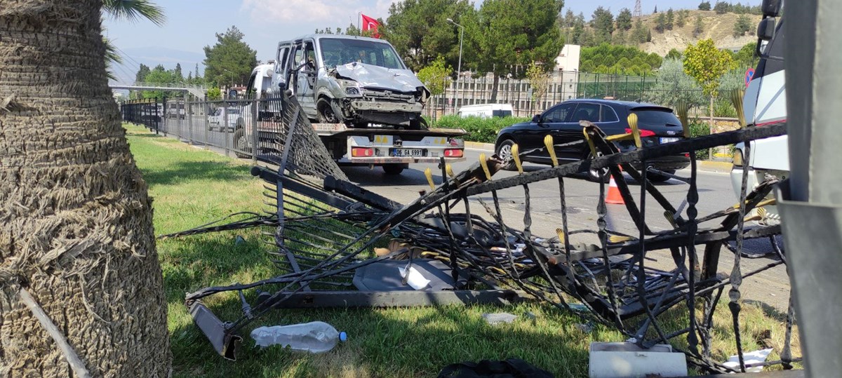 Denizli'de korkunç kaza! 1'i ağır 7 kişi yaralandı