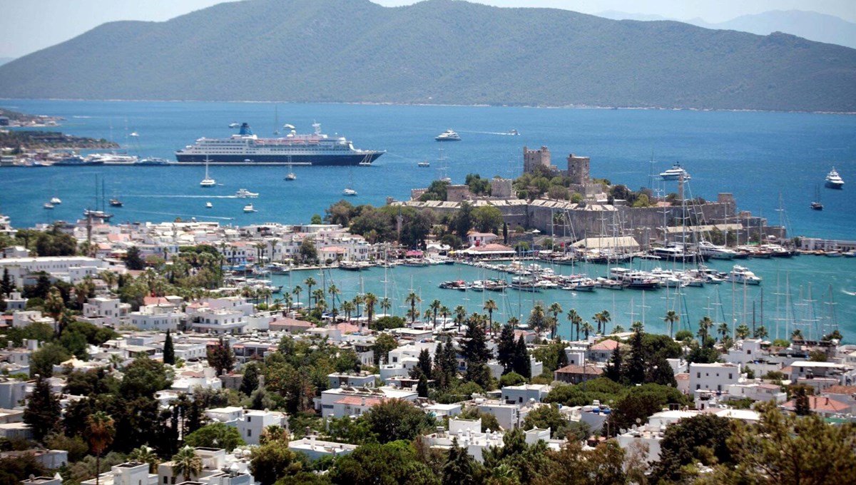 Bodrum'a iki kruvaziyerle 3 bin 162 yolcu geldi