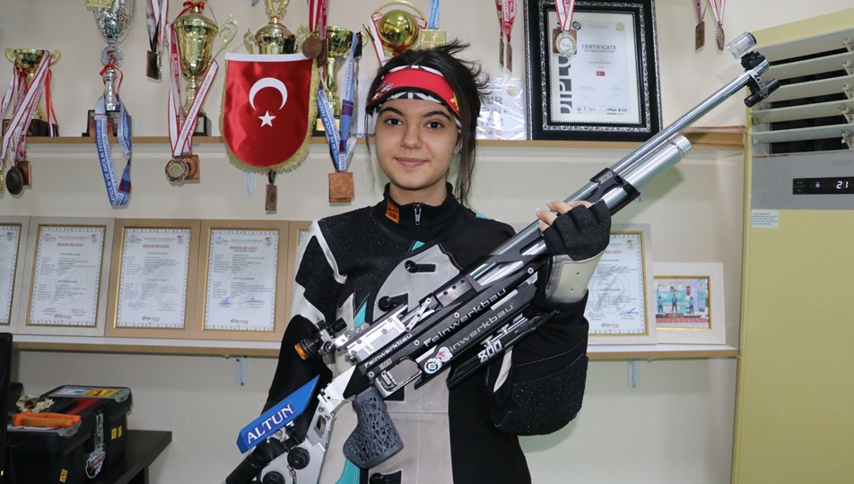 14 yaşındaki Elif, dünya şampiyonasında Türkiye'yi temsil edecek