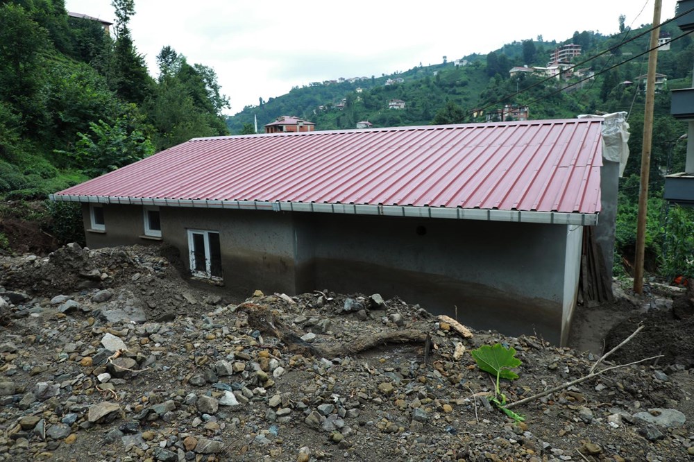 Rize'de heyelan: Okulun bahçesi çöktü - 5