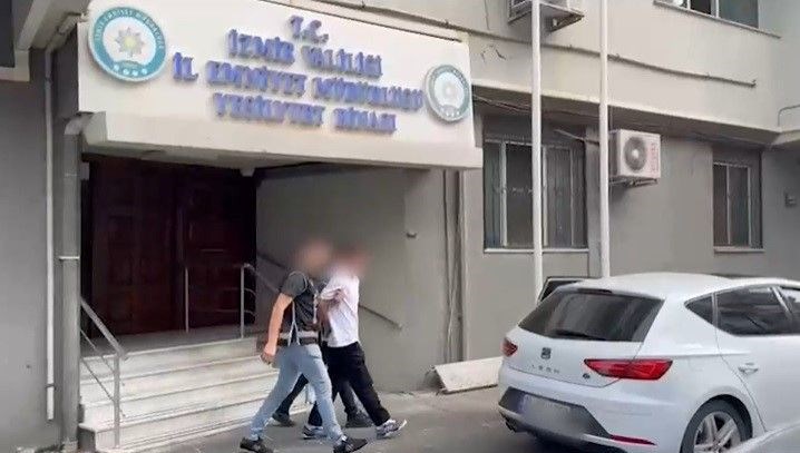 İzmir'de kaçakçılık operasyonuna tutuklama