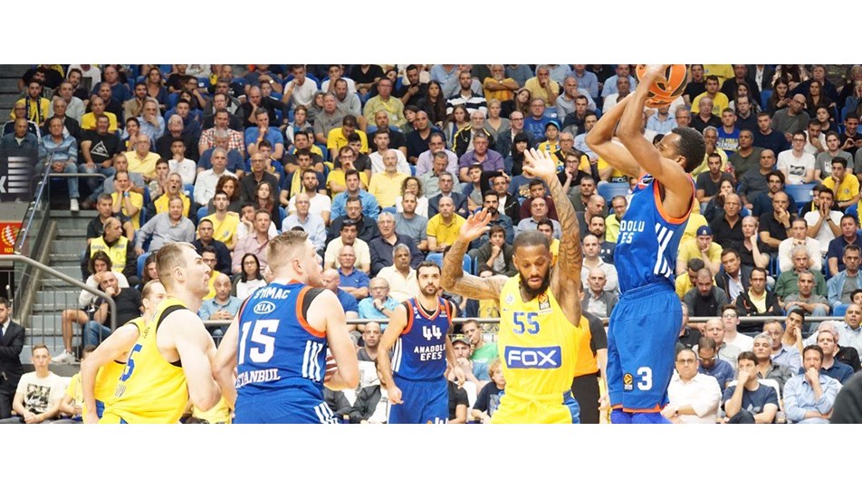 Anadolu Efes farklı kazandı