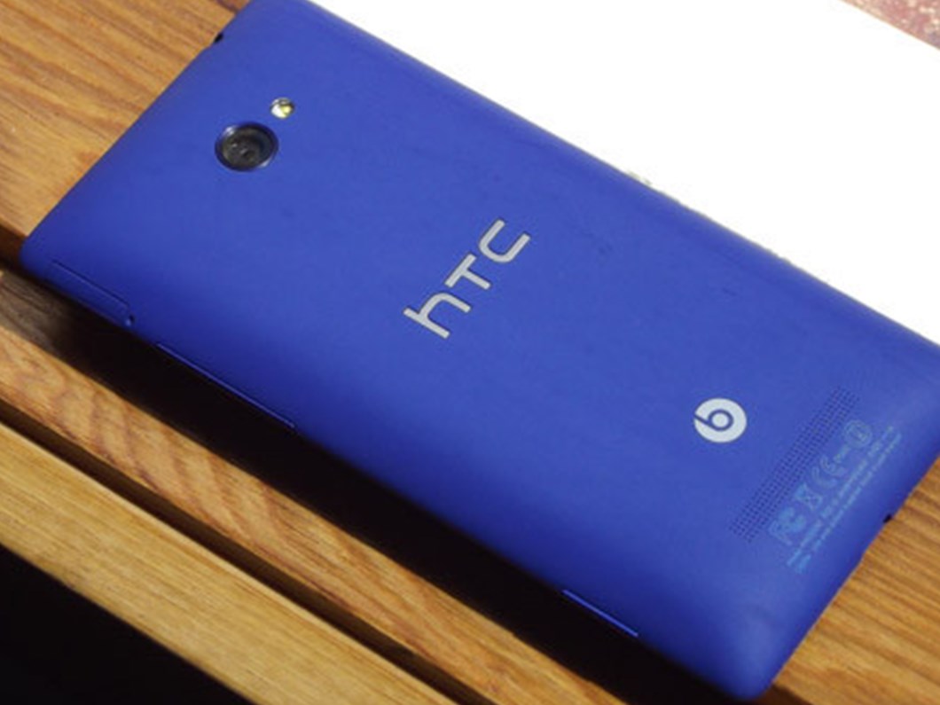 htc 8x ikonik tasarim carpici renkler