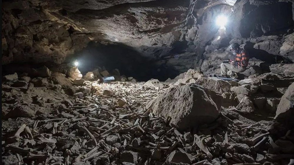 Araştırmacılar yıllarca korkudan giremedi: Mağaradaki on binlerce insan ve hayvan kemiğinin gizemi çözüldü - 1