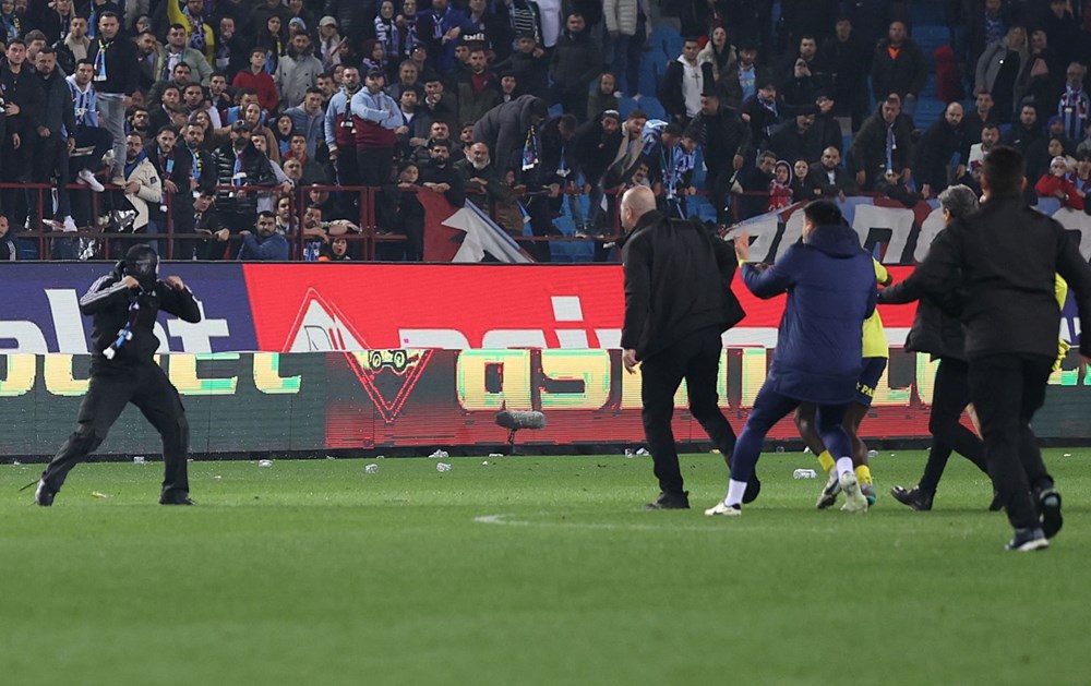 Trabzonspor - Fenerbahçe maçının ardından çıkan olaylar Avrupa basınında - 13