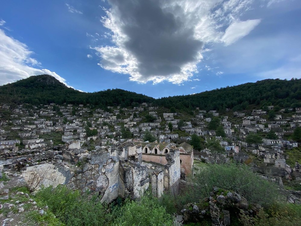 'Ghost village' is a tourist attraction despite the pandemic - 11