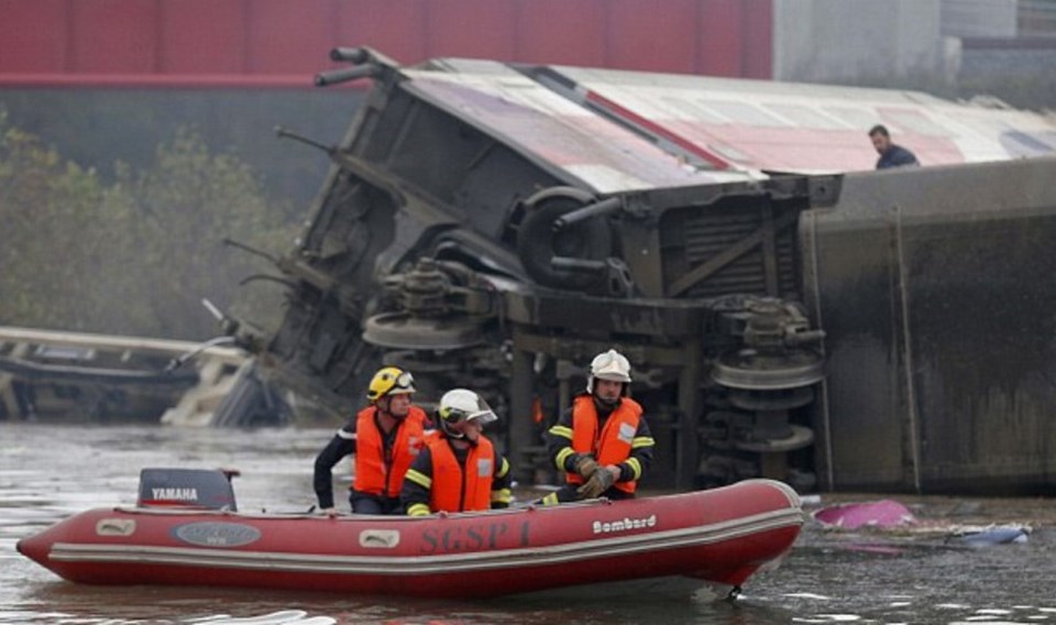 Fransa'da hızlı tren raydan çıktı: 7 ölü - 1