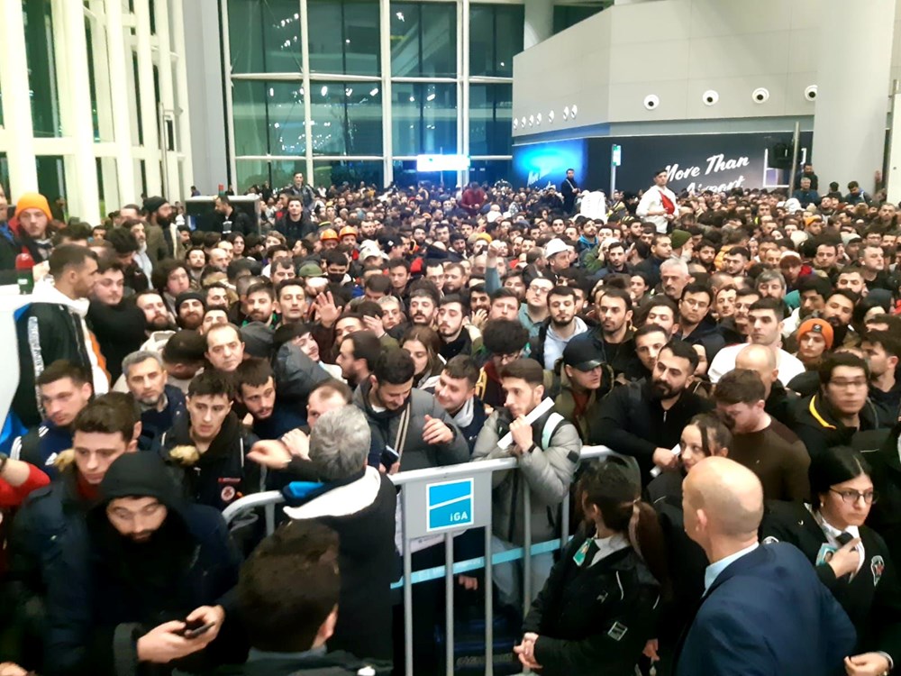 Binlerce yardım gönüllüsü İstanbul Havalimanı'na akın etti - 2