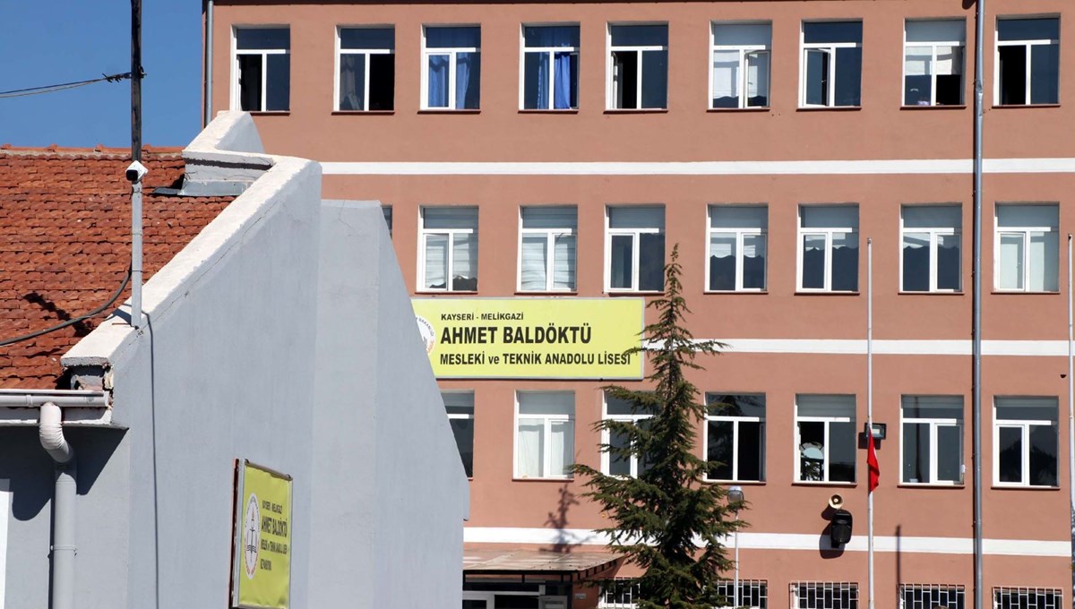Lisede zehirlenme paniği Lisede zehirlenme paniği