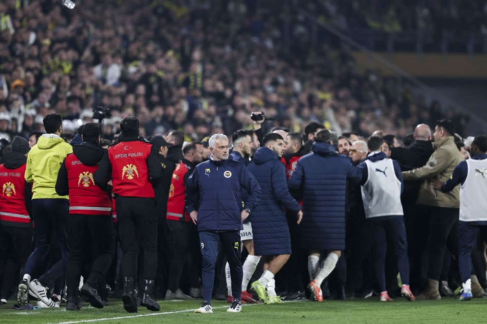 Nihat Kahveci'den Mourinho'ya Sert Eleştiri: "Başarısızlığı Bu Şekilde Örtemezsin!" 76