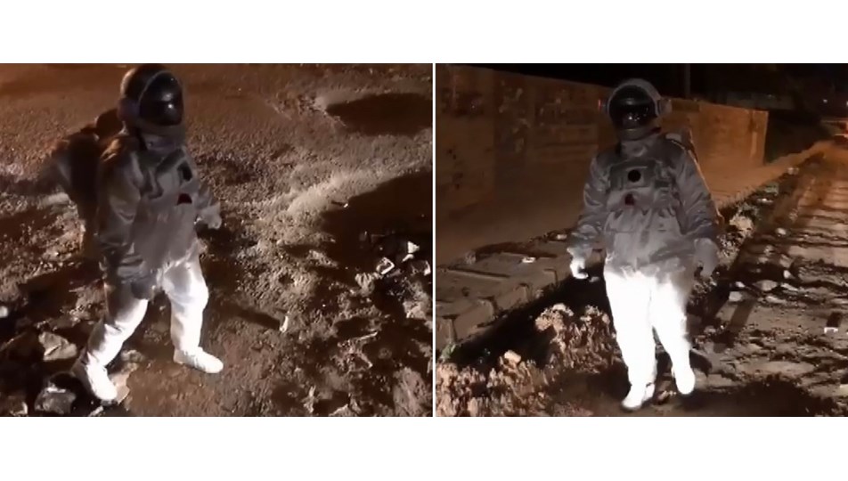 Astronot gibi giyinip bozuk yollara dikkat çekti (Fenomen oldu)