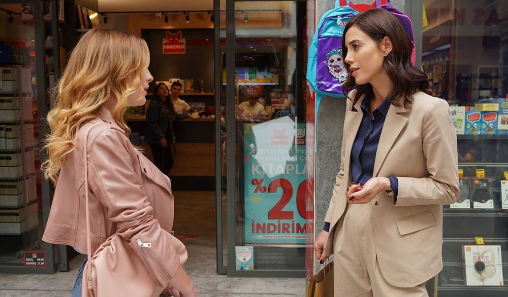 Cansu Dere ve Melis Sezen'e İspanya'dan ödül - 3