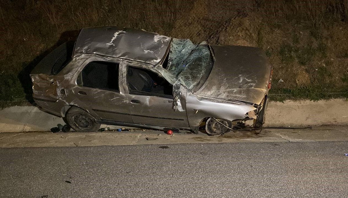 Cenaze dönüşü kaza: 2 ölü, 1 yaralı Cenaze dönüşü kaza: 2 ölü, 1 yaralı