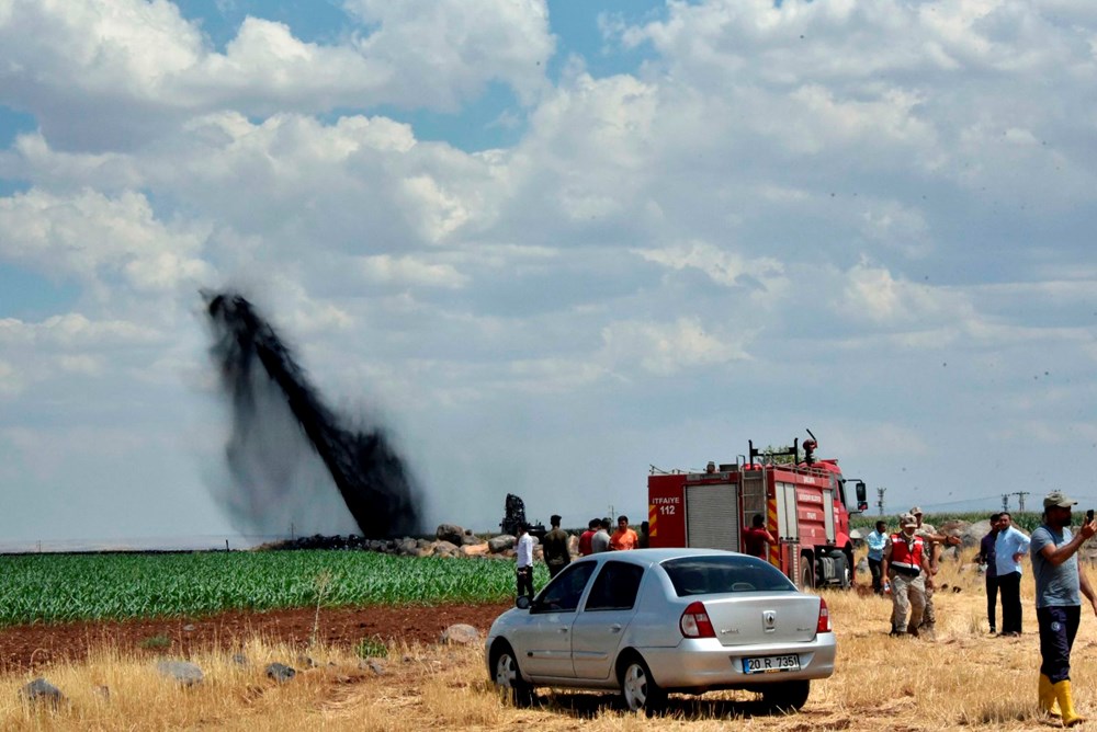 Şanlıurfa'da boru hattı delindi, ham petrol metrelerce yükseğe fışkırdı - 7