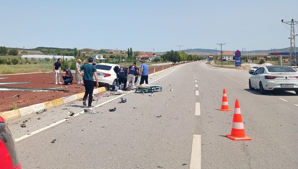 Yozgat'ta iki otomobil kavşakta çarpıştı