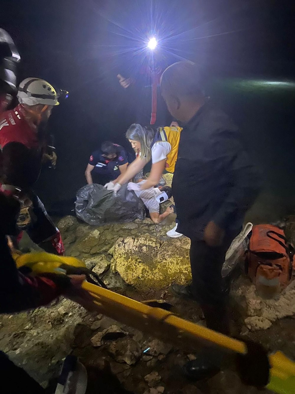 İzmir'de orman yangınına müdahale eden bir helikopter düştü - 5