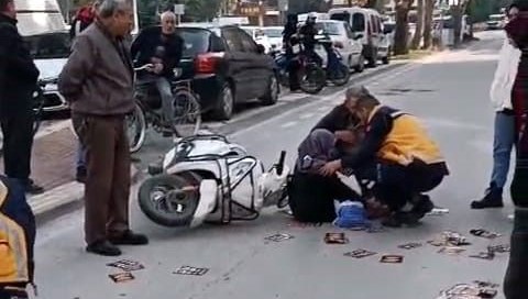 Motosiklet yayaya çarptı: 2 yaralı