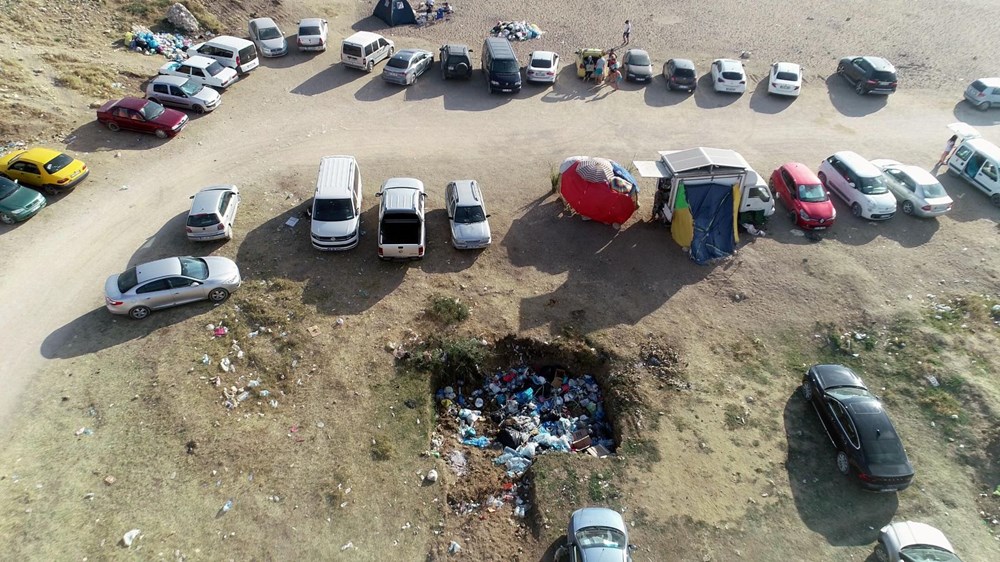 İtalyan koyu, tatilcilerin atıklarıyla çöplüğe döndü - 23