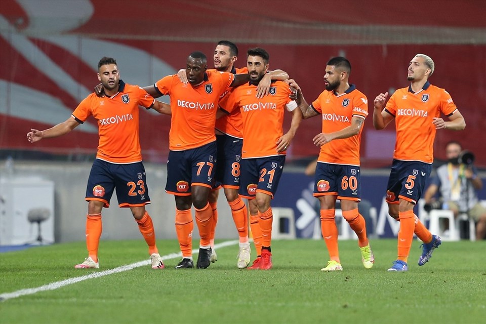 Başakşehir ilk kez kazandı, Fenerbahçe ilk kez kaybetti - 1