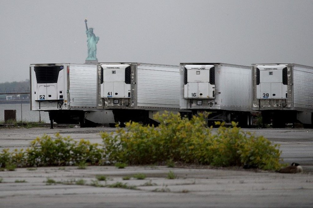 Covid-19: New York’ta 750 cenaze bir yıldan fazladır kamyonlarda bekliyor - 3