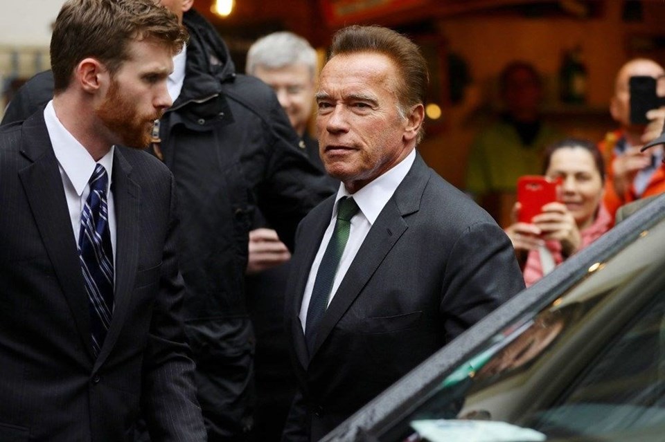 Arnold Schwarzenegger LinkedIn hesabı açtı: Tuğla döşeme işi olan var mı? - 1