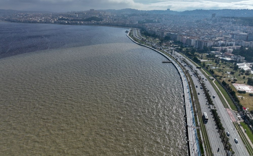 İzmir'de sağanağın ardından denizin rengi değişti - 10
