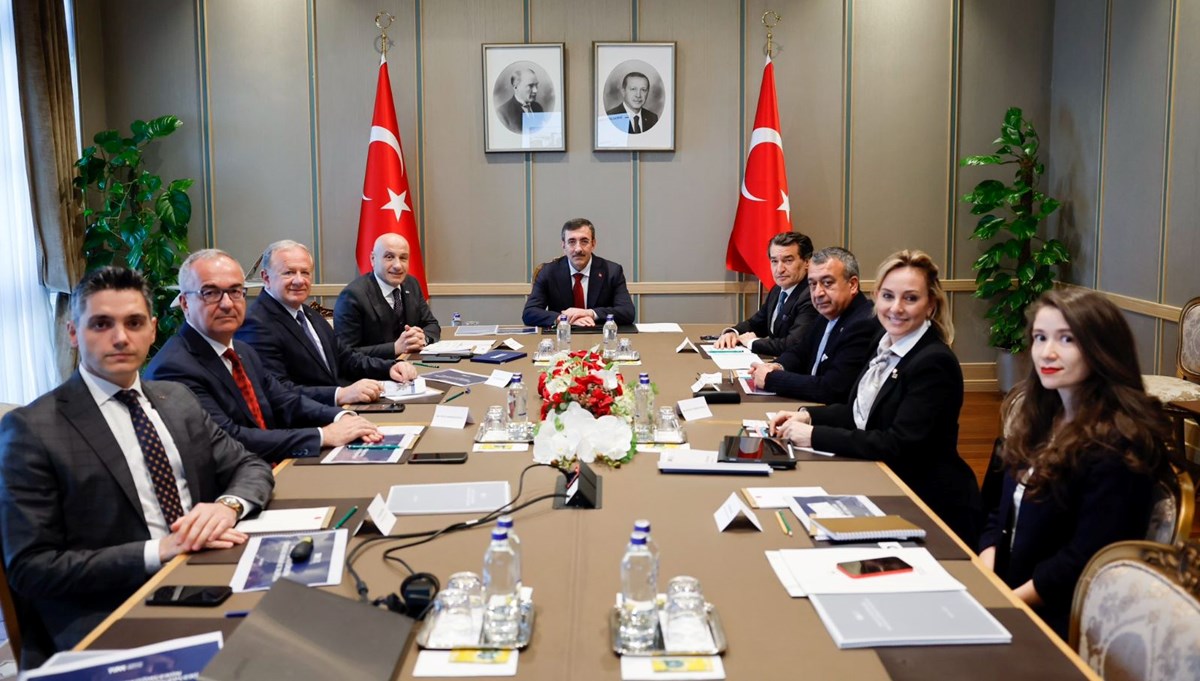 Cumhurbaşkanı Yardımcısı Yılmaz, TİM Başkanı Gültepe ile görüştü Cumhurbaşkanı Yardımcısı Yılmaz, TİM Başkanı Gültepe ile görüştü