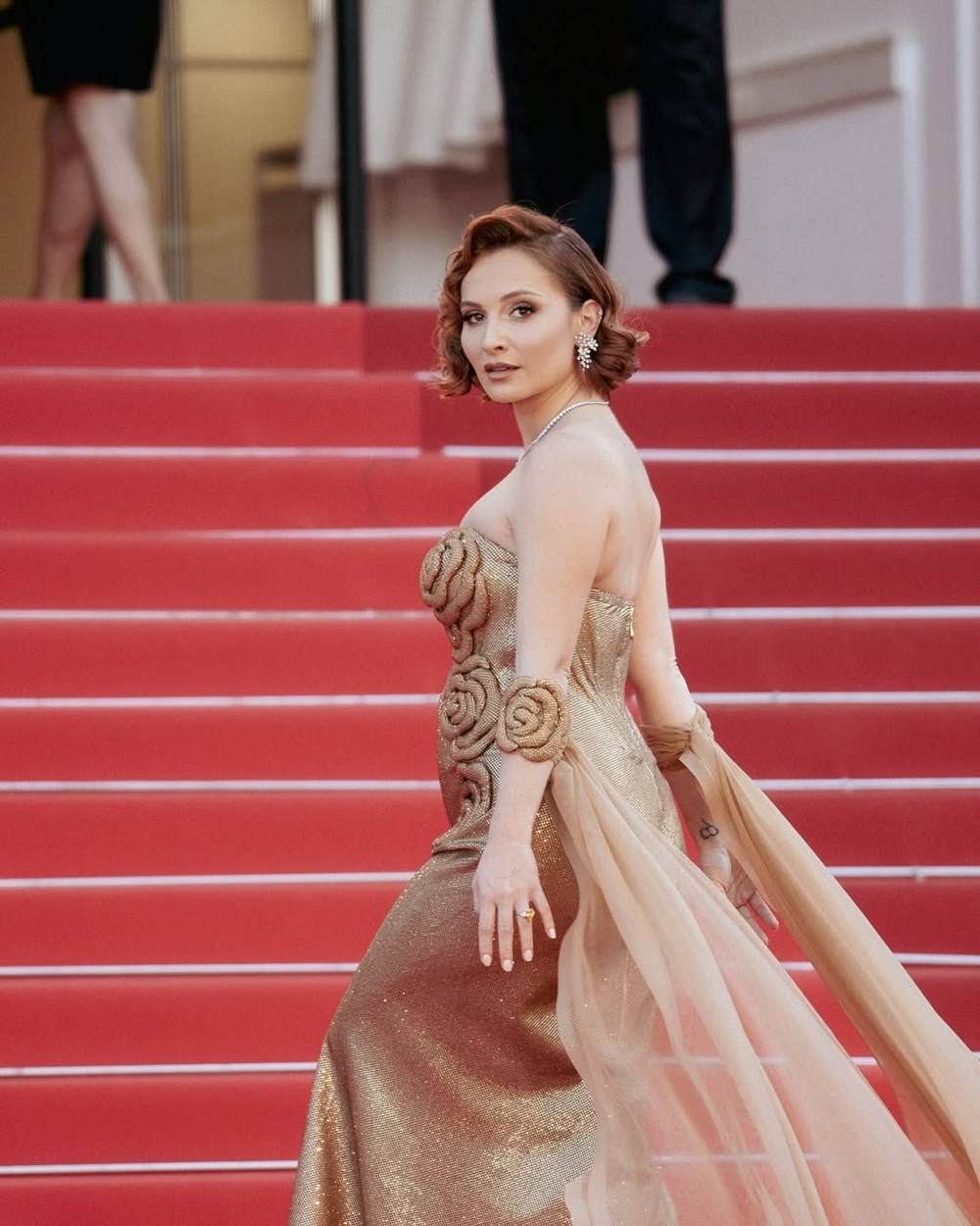 Başak Gümülcinelioğlu Cannes'da: Kırmızı halıda bebek sürprizi - 5