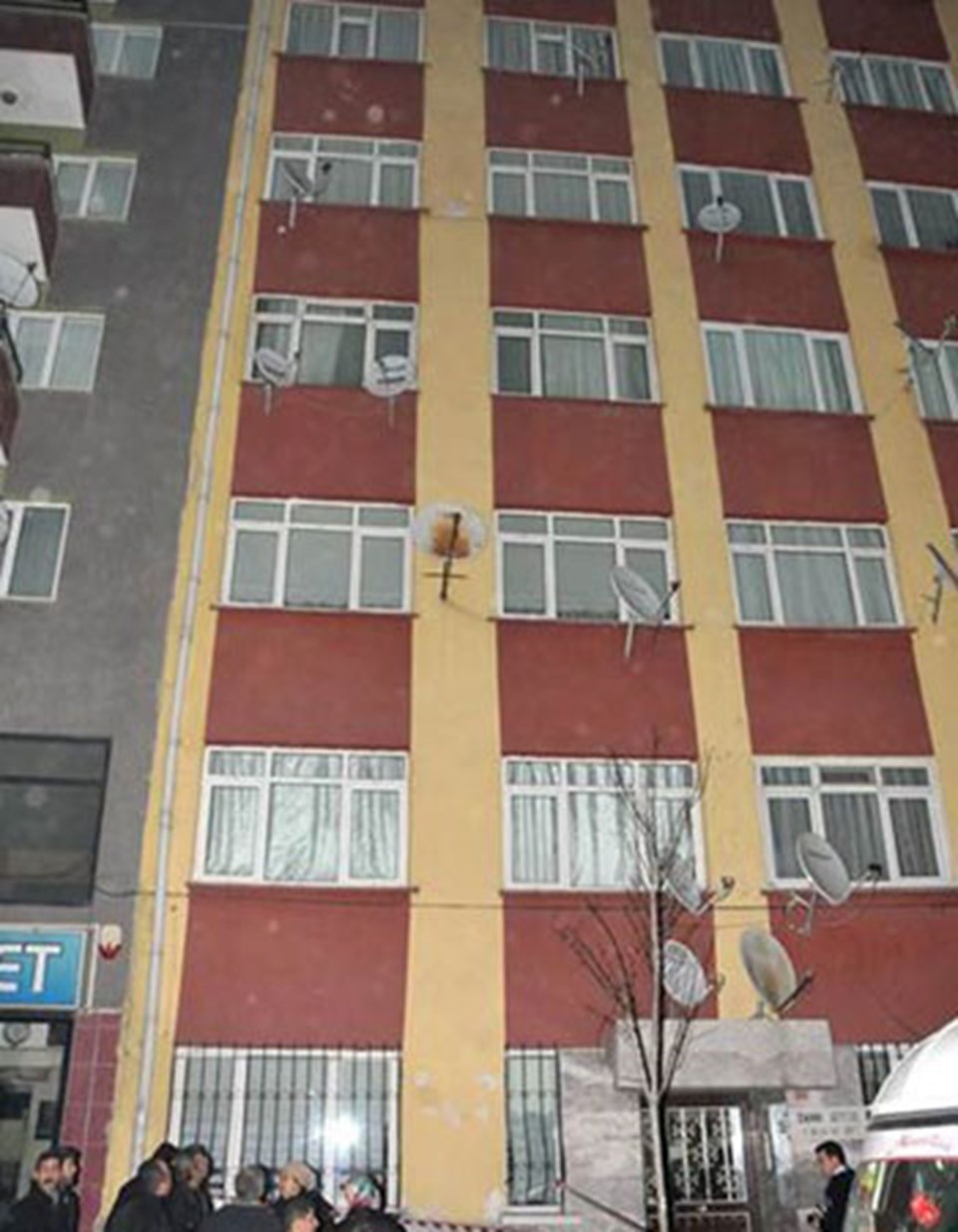 7. kattan düşen çocuğu yakaladı - 2