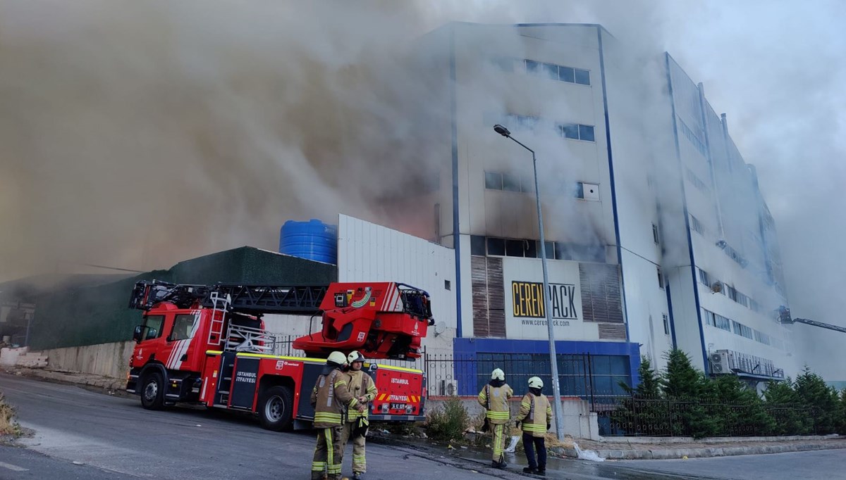 Arnavutköy'de sanayi bölgesinde fabrika yangını