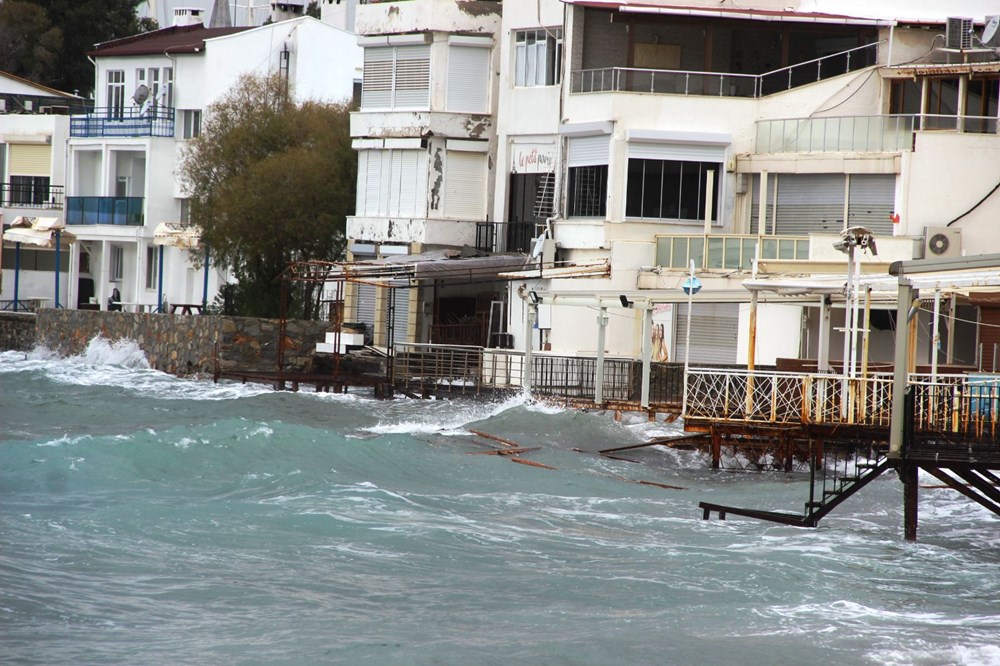 Bodrum'da fırtına milyonluk yatı batırdı - 12