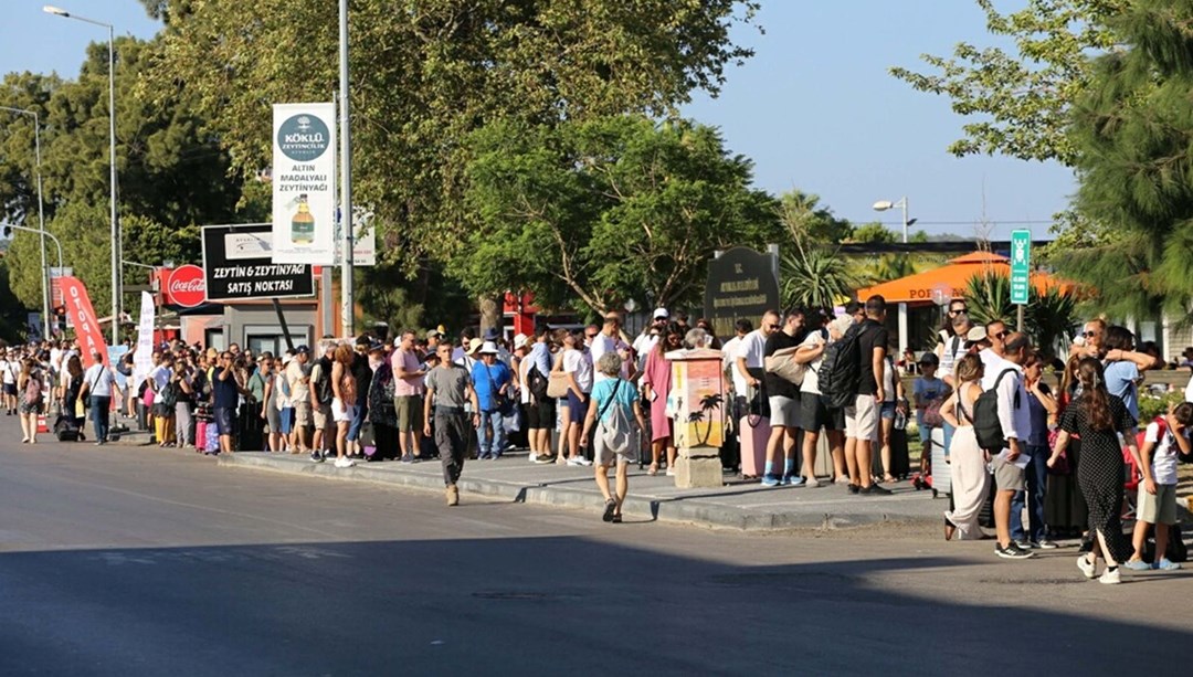 Ayvalık Deniz Hudut Kapısı'nda 'Midilli' kuyruğu