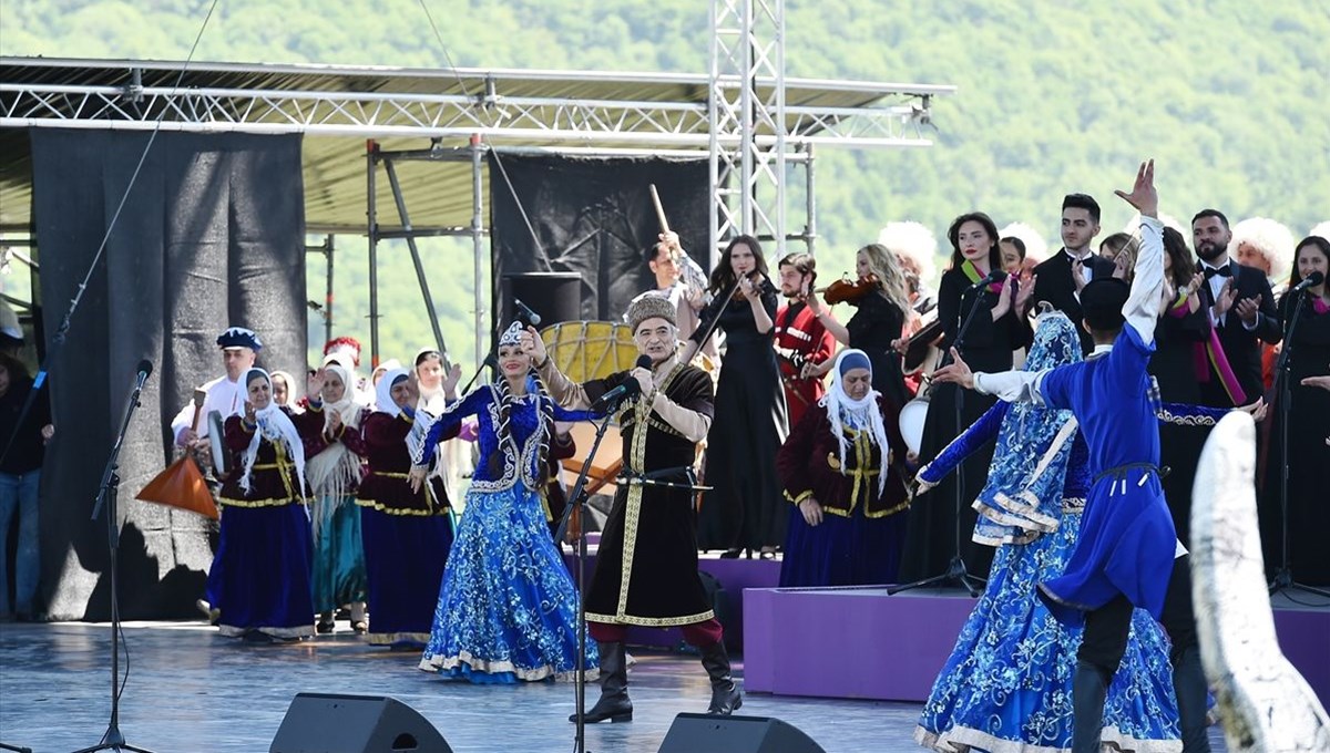 Karabağ'ın sembol şehri Şuşa'da Harıbülbül müzik festivali