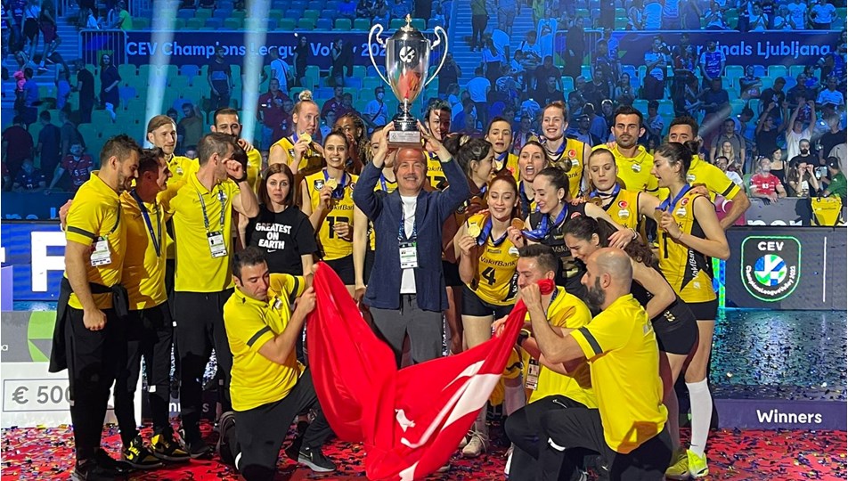 VakıfBank Kulübü Başkanı Üstünsalih: Türk kadın voleybolu dünyada ses getiriyor