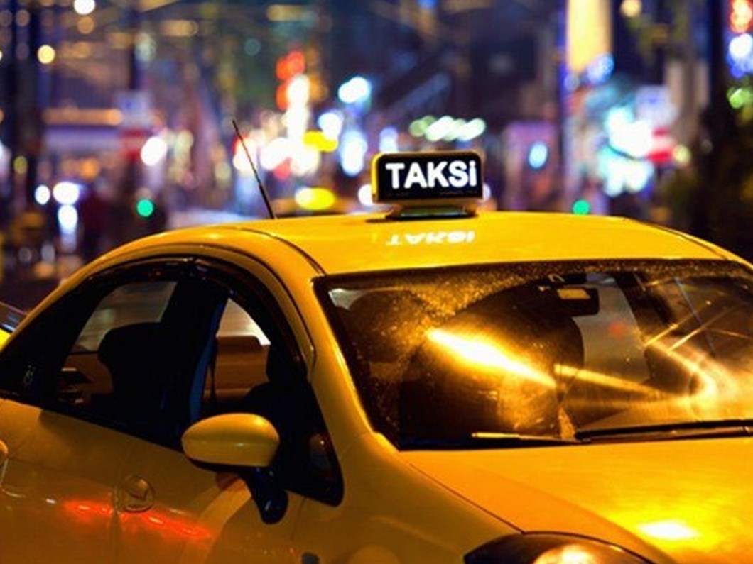 Turisti Yolu Uzatarak Goturen Taksi Soforune Hapis Cezasi Ntv