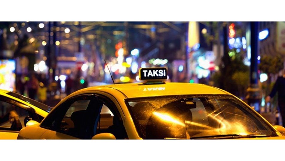 Turisti yolu uzatarak götüren taksi şoförüne hapis cezası