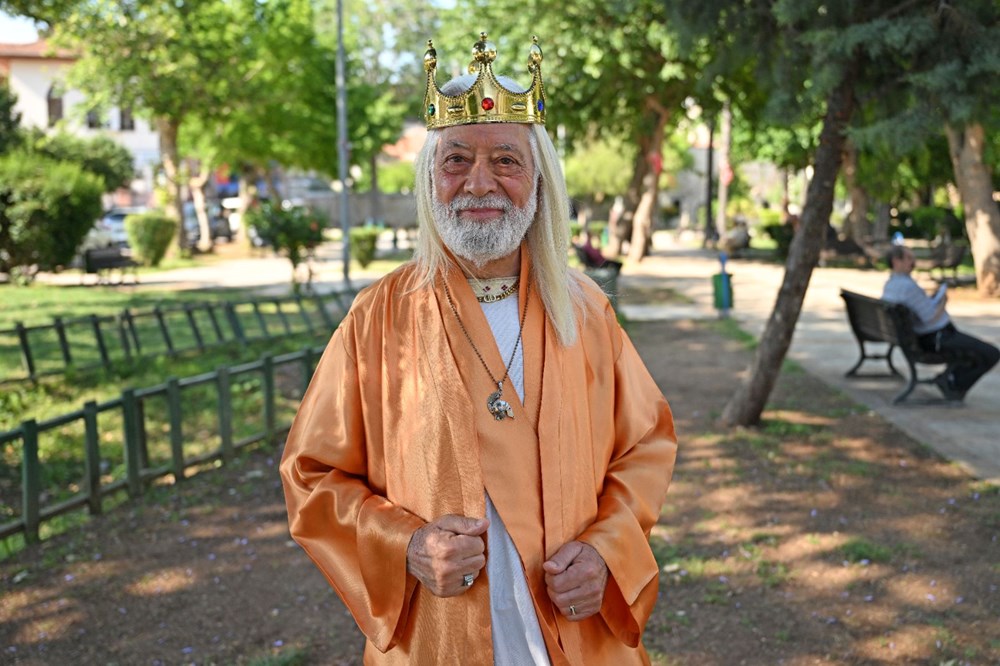 "Adana Kralı" sokaklarda gönüllü olarak şehri tanıtıyor - 11