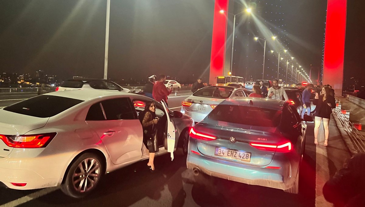 Yeni yıla 15 Temmuz Şehitler Köprüsü'nde girdiler