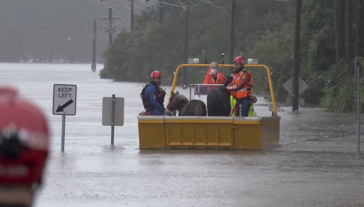 Avustralya’yı sel vurdu: Ülkenin doğusunda evler, yollar ve köprüler sular altında kaldı