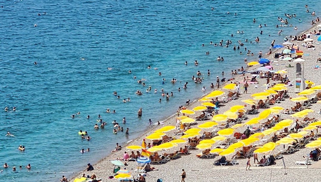 Yüksek nem ve sıcak hava bunalttı, sahiller doldu