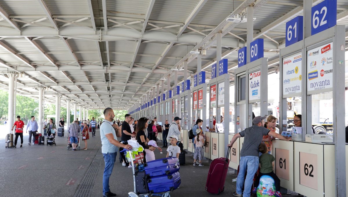 Antalya, geçen yıla göre artan turist sayısıyla 16 milyon hedefine ilerliyor Antalya, geçen yıla göre artan turist sayısıyla 16 milyon hedefine ilerliyor