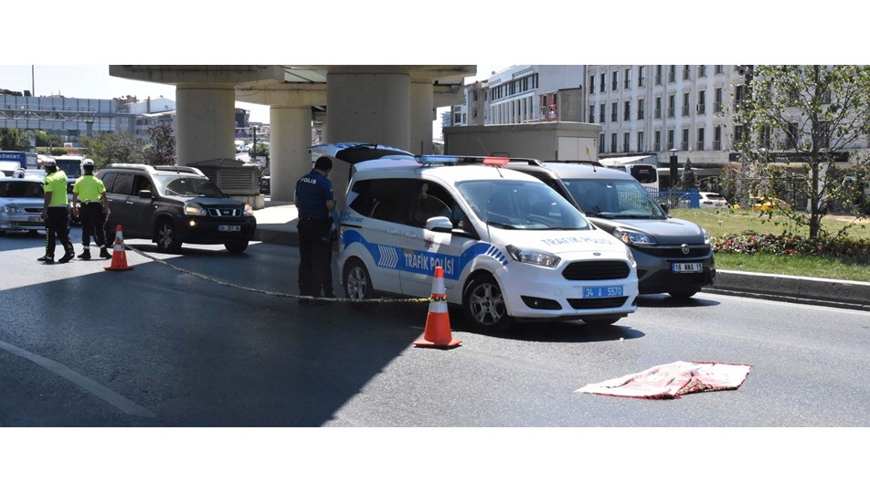 Bayrampaşa'da araç yayalara çarptı: 1 ölü