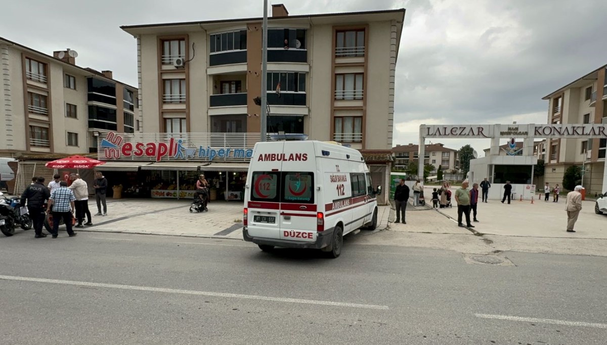 Siteye girmek isteyen otomobile motosiklet çarptı: 1 yaralı Siteye girmek isteyen otomobile motosiklet çarptı: 1 yaralı