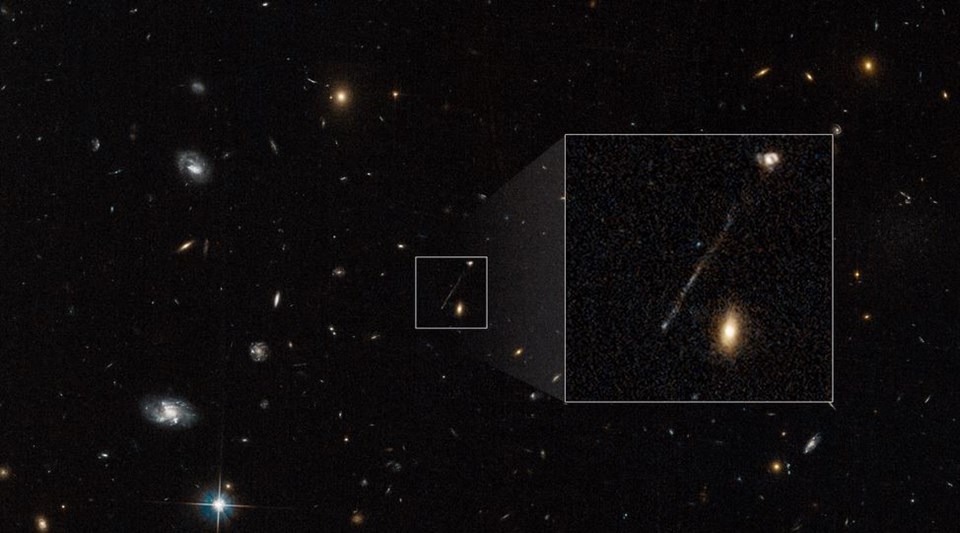 Çok hızlı hareket eden süper kütleli kara delik keşfedildi - 1
